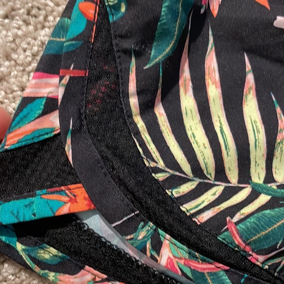 Old navy go-dry sports shorts - Picture 2 of 4